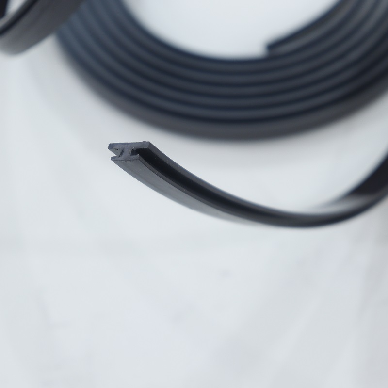 Extruded flexible rubber tape for industrial